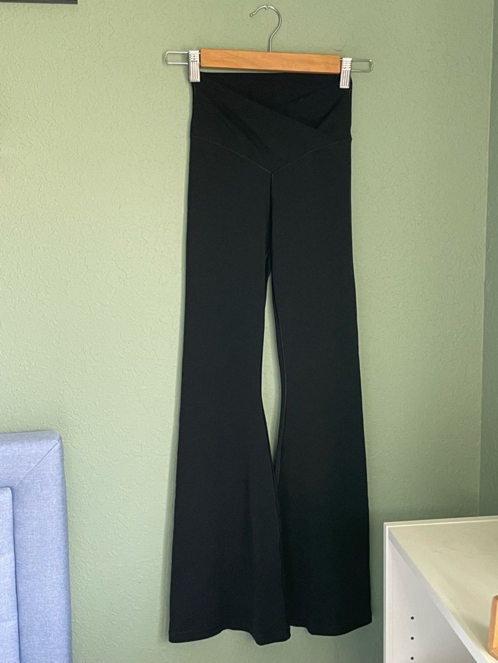 Aerie Offline Real Me Flare Crossover Leggings Size S Short Length in Black